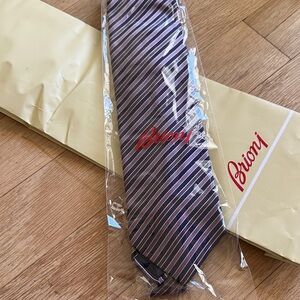 Brioni Elegant Silk Tie - Purple and White Stripes